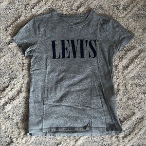 Women’s Levi’s T-shirt
